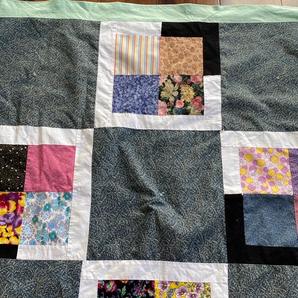 50”x38” Handmade Patchwork Knot Square Quilt Mint Trim Florals Cotton